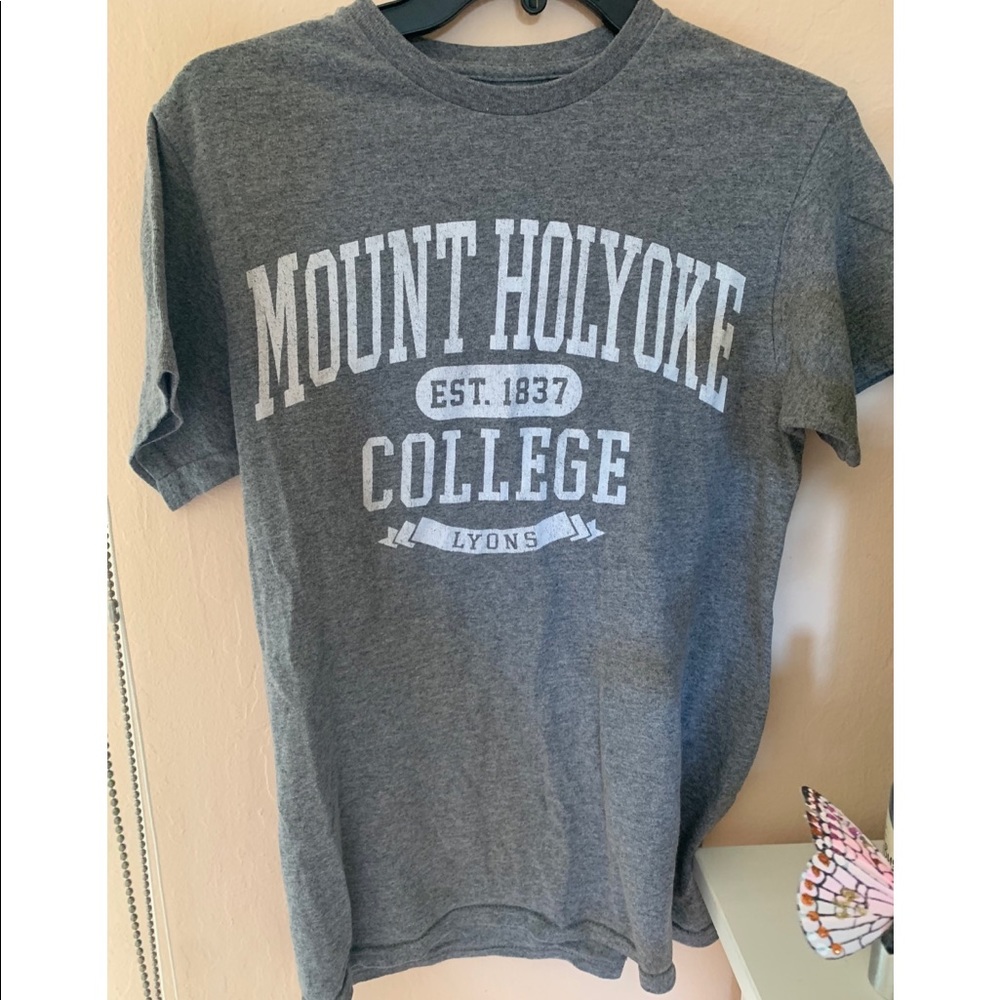 Mount Holyoke shirt 🍓